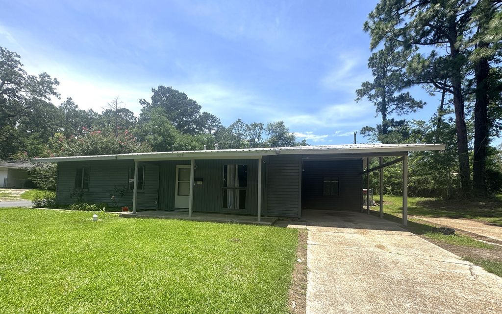 1008 Spruce St, Leesville, LA 71446