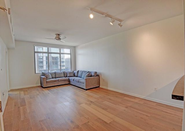 54 Rainey ST 1111, Austin, TX 78701