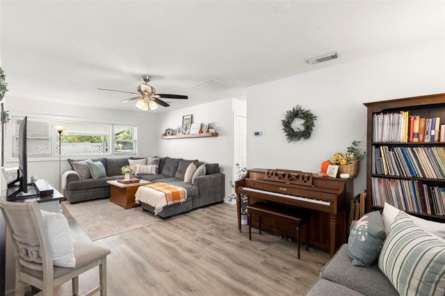 7001 13TH STREET N, St Petersburg, FL 33702