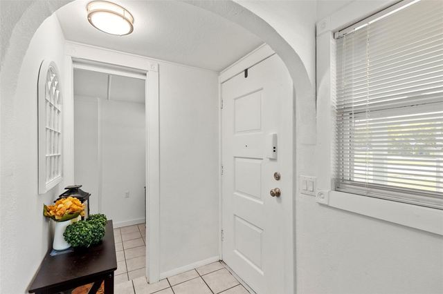 7001 13TH STREET N, St Petersburg, FL 33702