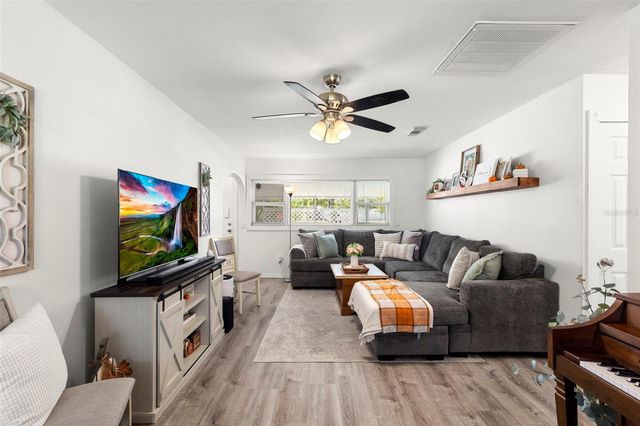 7001 13TH STREET N, St Petersburg, FL 33702