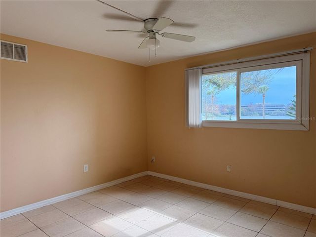 934 LAKE DESTINY ROAD B, Altamonte Springs, FL 32714