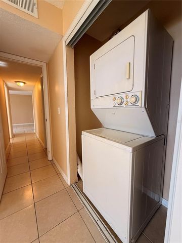 934 LAKE DESTINY ROAD B, Altamonte Springs, FL 32714