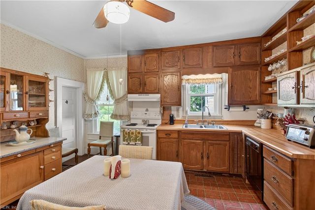 18390 Oliver DR, Smithfield, VA 23430