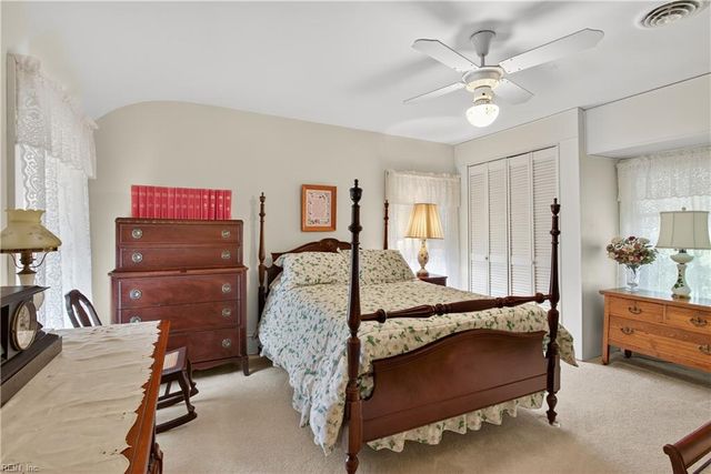 18390 Oliver DR, Smithfield, VA 23430