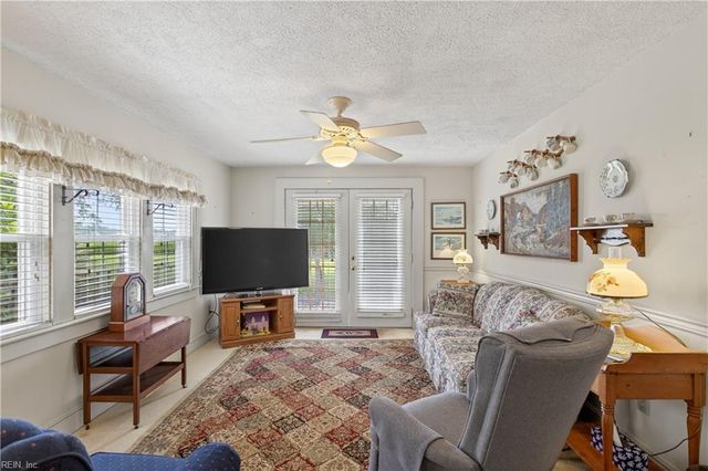 18390 Oliver DR, Smithfield, VA 23430