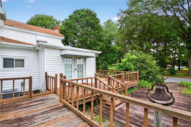 18390 Oliver DR, Smithfield, VA 23430