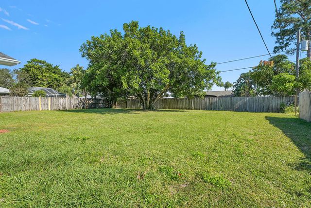 2251 SE Holland Street, Port St Lucie, FL 34952