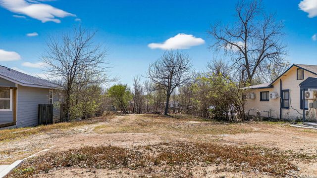 920 W Martin Luther King, San Antonio, TX 78203