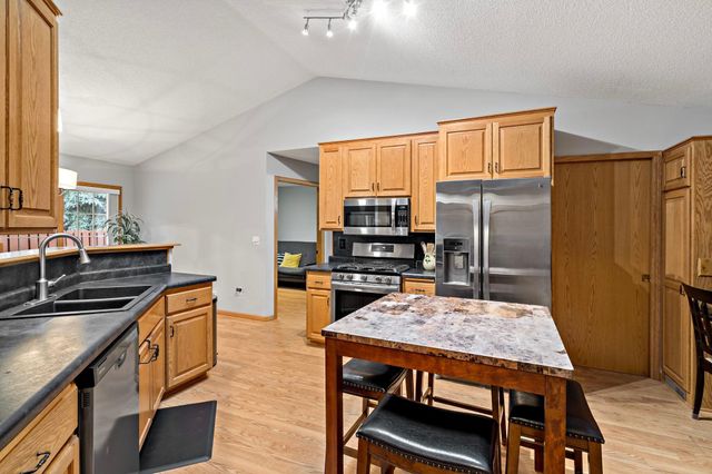 8541 Inverness Lane N, Brooklyn Park, MN 55443