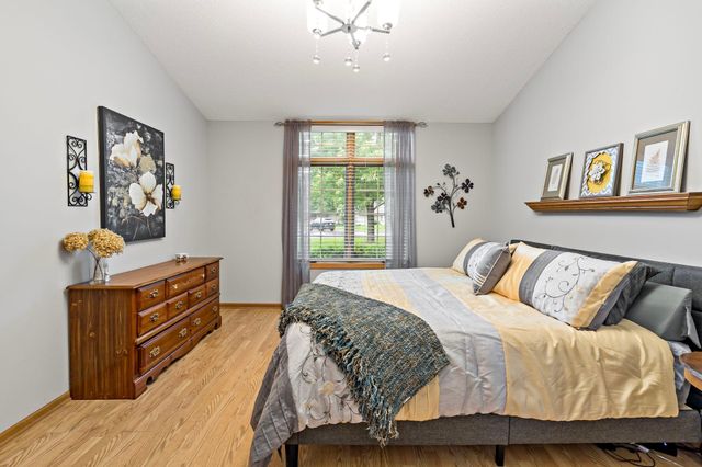 8541 Inverness Lane N, Brooklyn Park, MN 55443