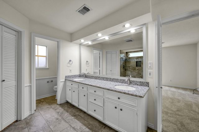 19 Postvine Court, The Woodlands, TX 77381