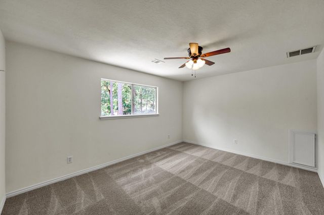19 Postvine Court, The Woodlands, TX 77381