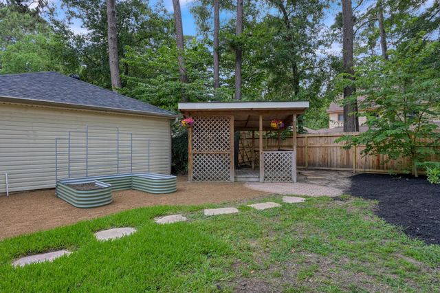 19 Postvine Court, The Woodlands, TX 77381