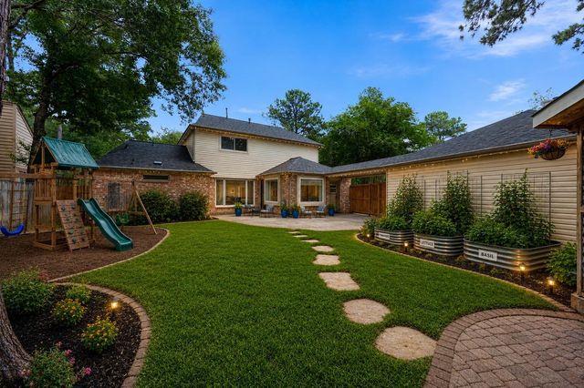 19 Postvine Court, The Woodlands, TX 77381
