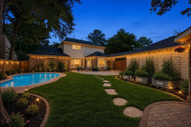 19 Postvine Court, The Woodlands, TX 77381