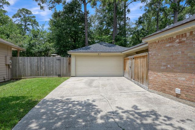 19 Postvine Court, The Woodlands, TX 77381