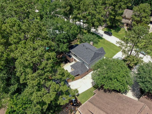 19 Postvine Court, The Woodlands, TX 77381