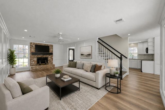 19 Postvine Court, The Woodlands, TX 77381