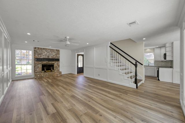 19 Postvine Court, The Woodlands, TX 77381