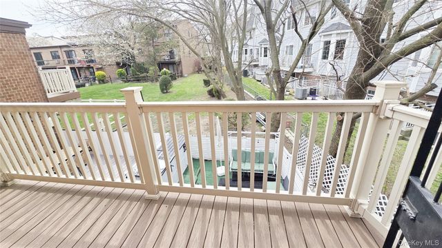 120-16 Cove Court 87A, College Point, NY 11356