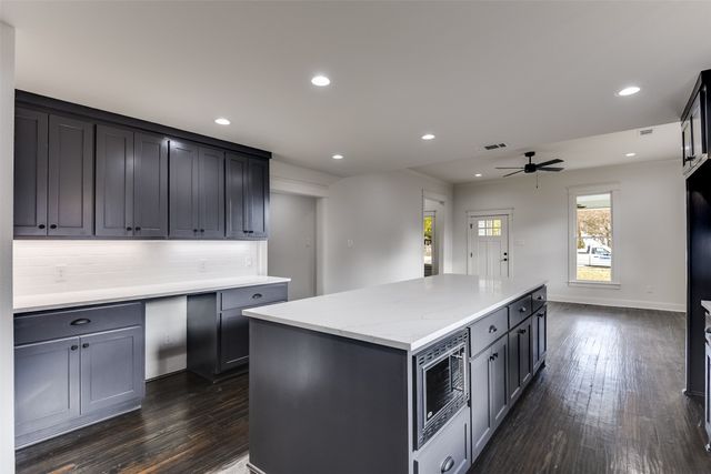 810 E Marvin Avenue, Waxahachie, TX 75165