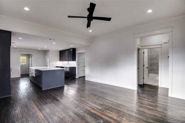 810 E Marvin Avenue, Waxahachie, TX 75165