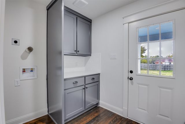 810 E Marvin Avenue, Waxahachie, TX 75165