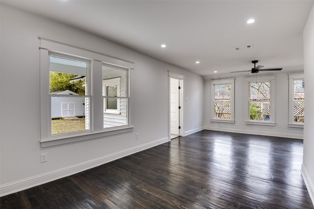 810 E Marvin Avenue, Waxahachie, TX 75165