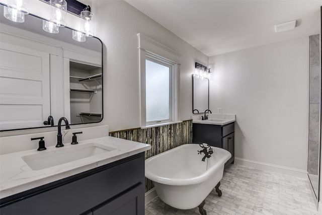 810 E Marvin Avenue, Waxahachie, TX 75165