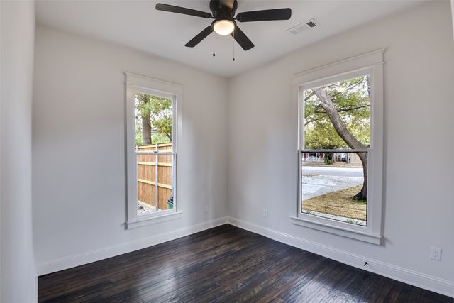 810 E Marvin Avenue, Waxahachie, TX 75165