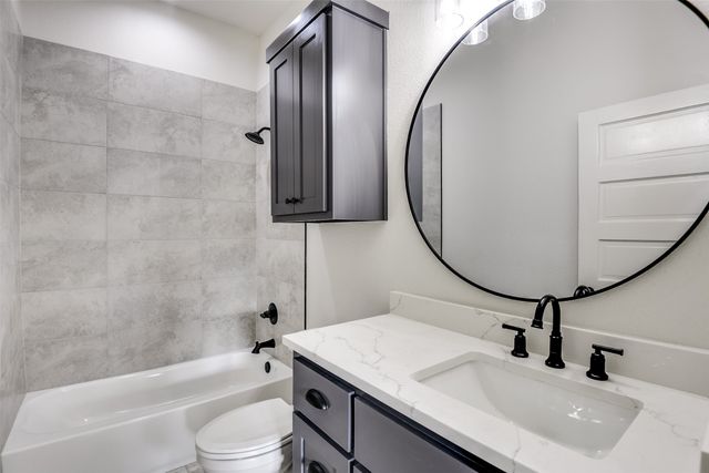 810 E Marvin Avenue, Waxahachie, TX 75165