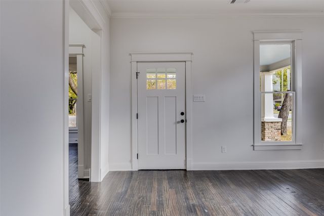 810 E Marvin Avenue, Waxahachie, TX 75165