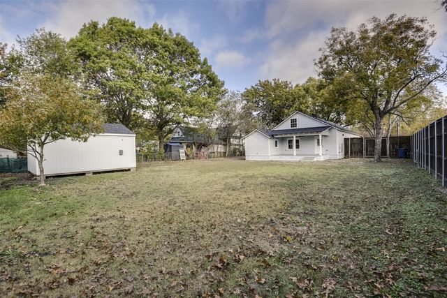 810 E Marvin Avenue, Waxahachie, TX 75165