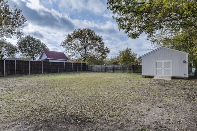 810 E Marvin Avenue, Waxahachie, TX 75165