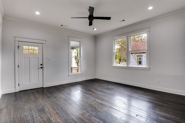 810 E Marvin Avenue, Waxahachie, TX 75165