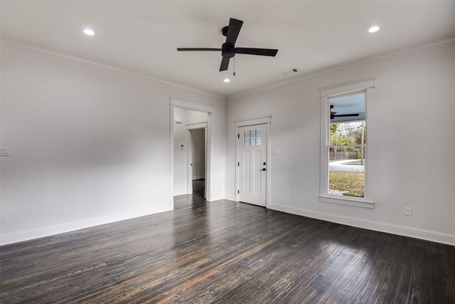 810 E Marvin Avenue, Waxahachie, TX 75165