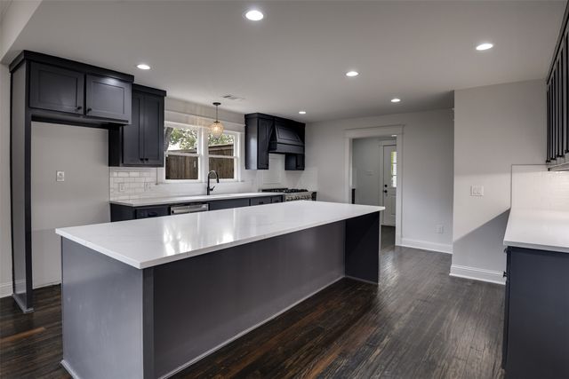 810 E Marvin Avenue, Waxahachie, TX 75165