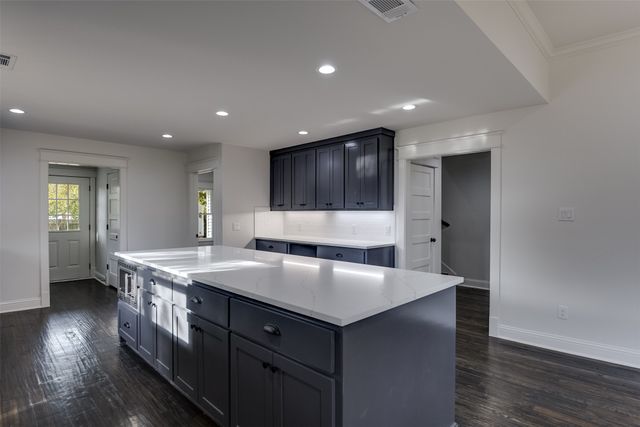 810 E Marvin Avenue, Waxahachie, TX 75165