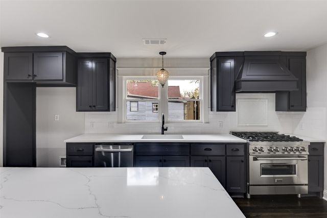 810 E Marvin Avenue, Waxahachie, TX 75165