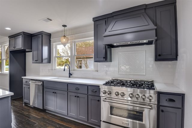 810 E Marvin Avenue, Waxahachie, TX 75165