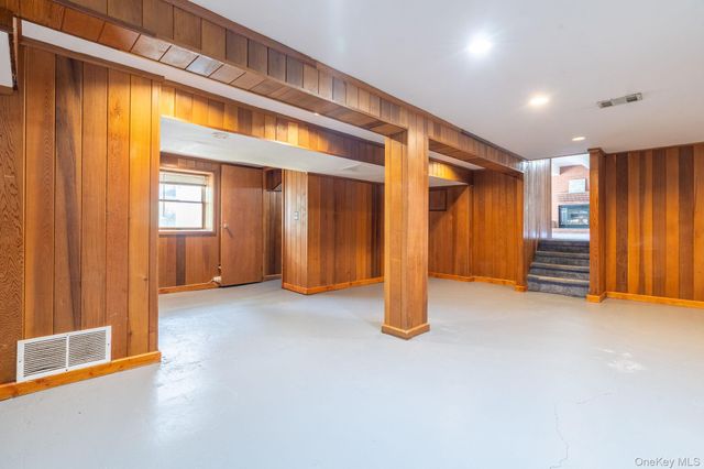 67 Malvern Lane, Scarsdale, NY 10583