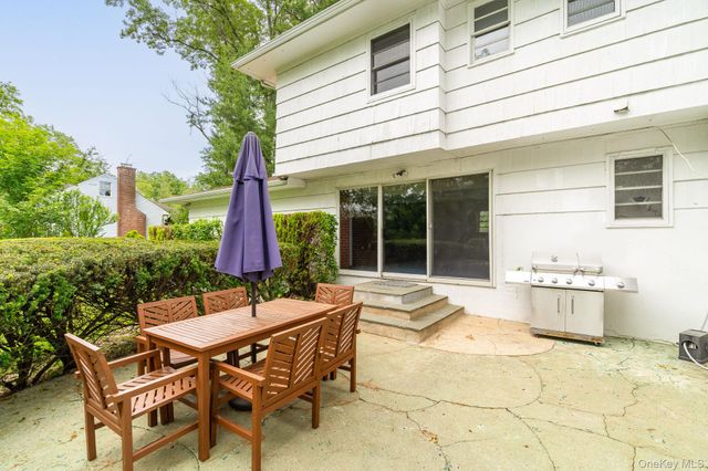 67 Malvern Lane, Scarsdale, NY 10583