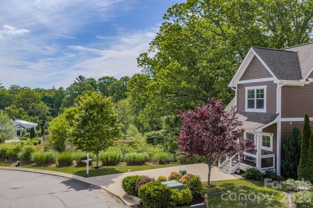 15 Tudor Way, Black Mountain, NC 28711