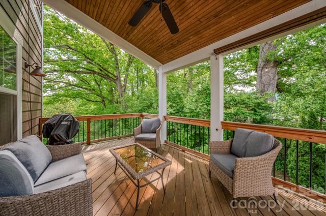 15 Tudor Way, Black Mountain, NC 28711