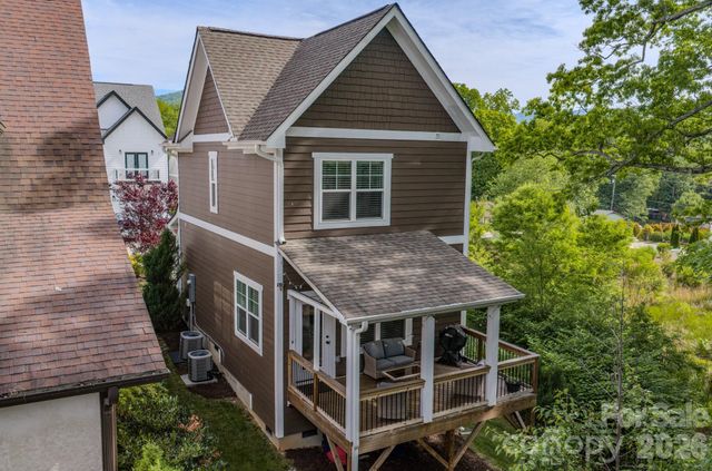 15 Tudor Way, Black Mountain, NC 28711