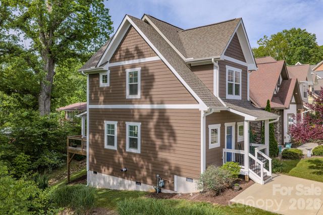 15 Tudor Way, Black Mountain, NC 28711