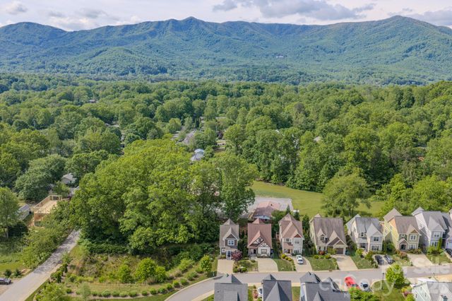 15 Tudor Way, Black Mountain, NC 28711