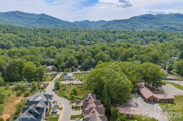 15 Tudor Way, Black Mountain, NC 28711