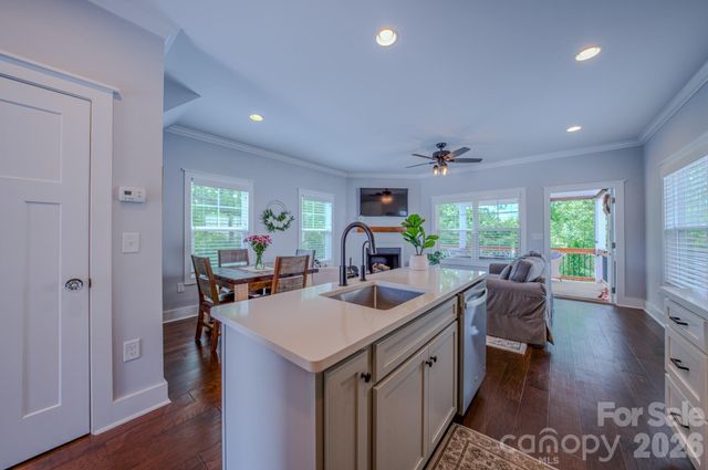 15 Tudor Way, Black Mountain, NC 28711